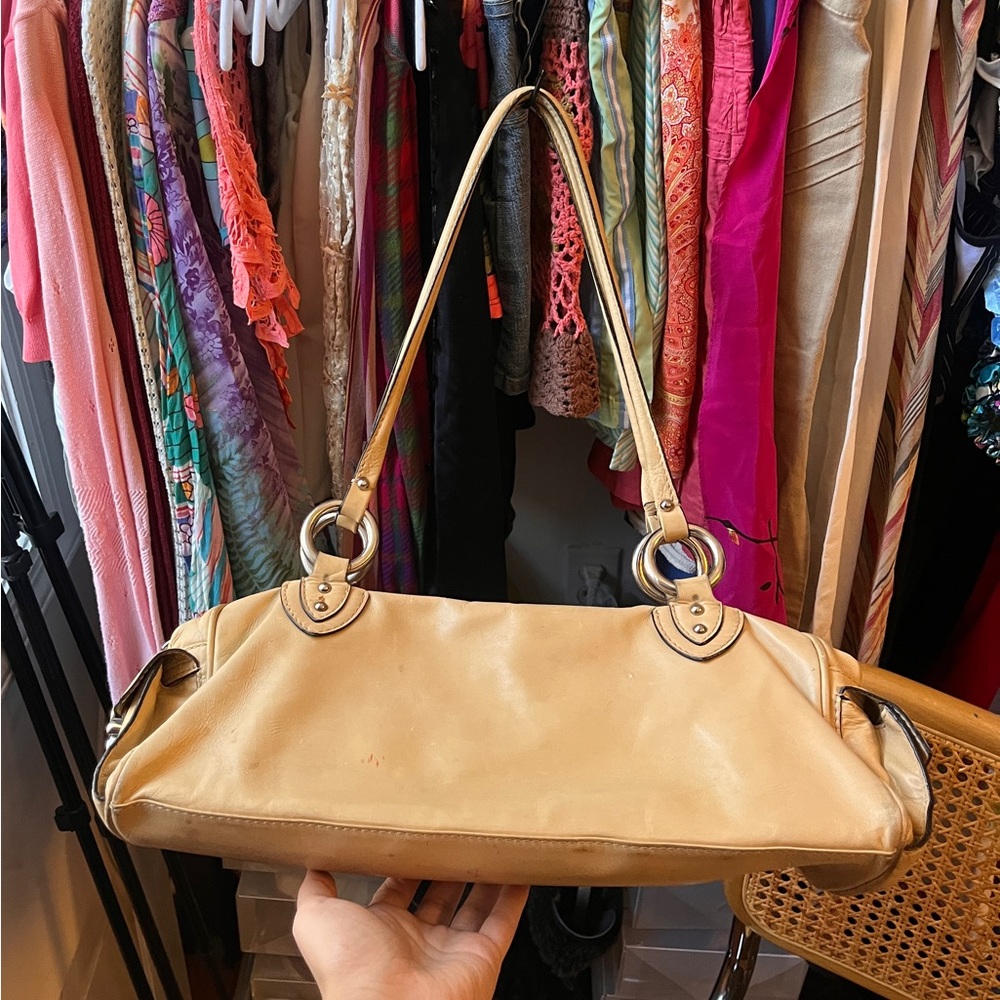 Vintage tan leather Marc Jacob’s baguette shoulder bag 🏷️